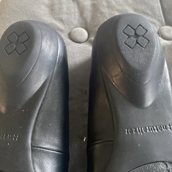 Naturalizer patent leather black flats with silver buckle - Picture 3 of 11